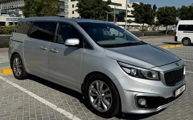 8 seater car hire with driver in Sharjah - Ford Expedition Hyundai Palisade Toyota Innova